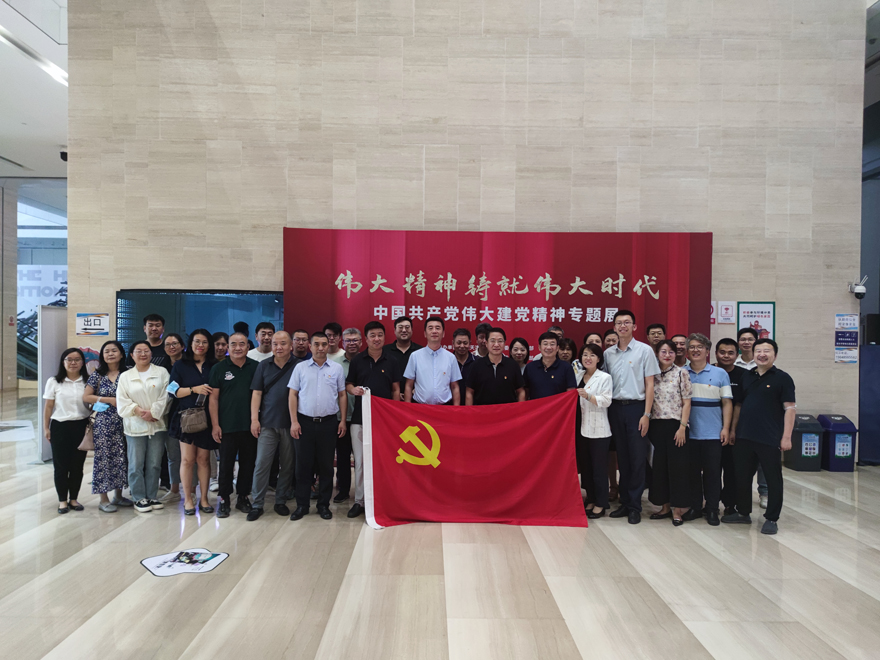 观展.jpg